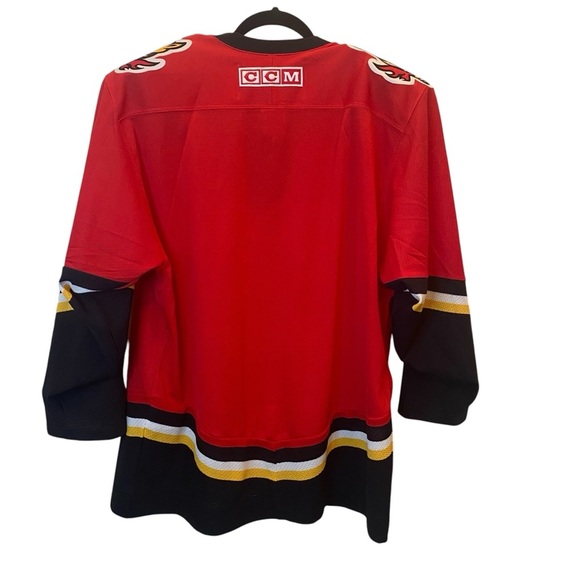 Adult Size M - CCM Calgary Flames Jersey - Picture 2 of 5